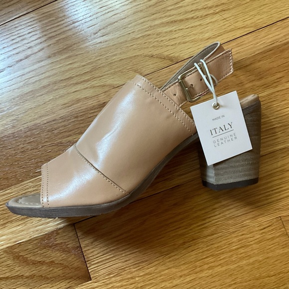 💕 Tan Leather Slingbacks with Stacked Heel 💕 - Picture 2 of 15